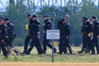 tentativa de atac de la aeroportul leipzig ia o turnura grava o noua drona si urme de explozibil militar descoperite de anchetatori 6a8d46f915537