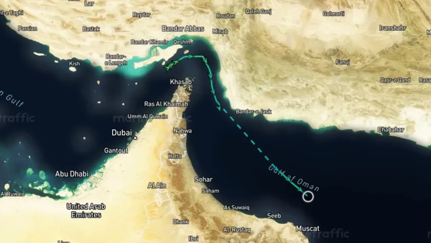 traficul maritim prin stramtoarea omuz a incetinit solutia indrazneata la apeleaza echpajele pentru a nu fi observate 6a82a968f1533
