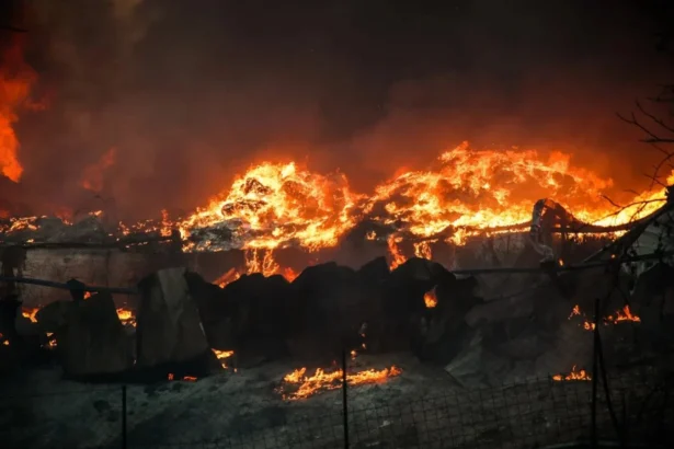 tragedie cu repetitie in grecia doua elicoptere s au ciocnit in timp ce interveneau la un incendiu violent 6a6f5a697f916