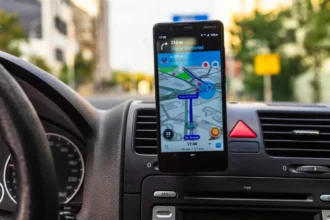 trucul la care se gandesc soferii romani daca aplicatiile de navigatie vor bloca alertele despre politie si radare 6a850c4ec2b5e