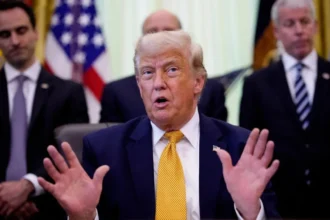 trump pune presiune pe gigantii petrolieri dupa profiturile uriase ar fi bine sa reduca preturile la pompa 6a71b3a11a6bc