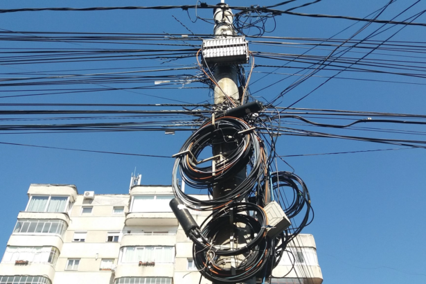 un barbat a murit electrocutat in timp ce lucra la cablurile de telecomunicatii 6a70cab7d6007