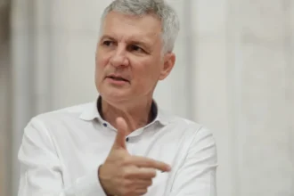 un imbuibat care cumuleaza pensia cu salariul liderul senatorilor psd cere demiterea consilierul lui isarescu dupa declaratiile acestuia despre dezastrul din roman 6a8c814445f87
