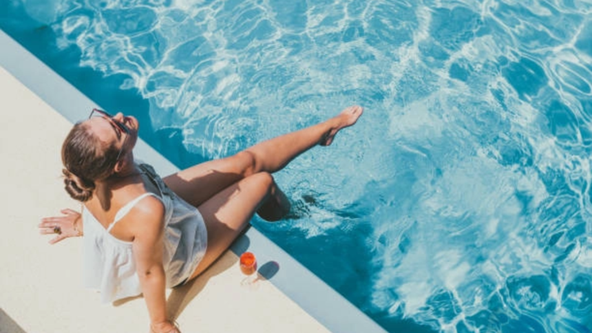 ungurii nu mai au voie sa isi umple piscinele sa isi spele masinile si sa ude gradinile criza apei e cauzata de dunare 6a7fa69bbb546