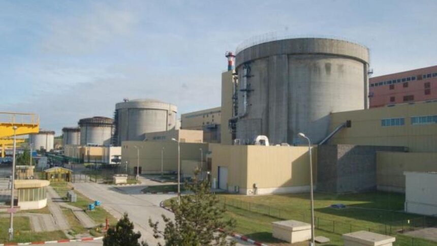 unitatea 2 a centralei nucleare de la cernavoda a fost si ea inchisa din cauza debitului dunarii centrala asigura 20 din consumul de energie al romaniei 6a7e35c51e608