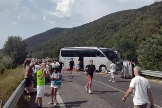 video accident deosebit de grav in italia sase morti si zeci de raniti dupa impactul dintre o rulota si un autobuz 6a702d5dbd87d