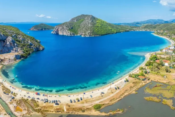 video destinatia din grecia preferata de romani isi schimba profilul turistic europenii ii inlocuiesc treptat pe rusi 6a8e03f6d8425