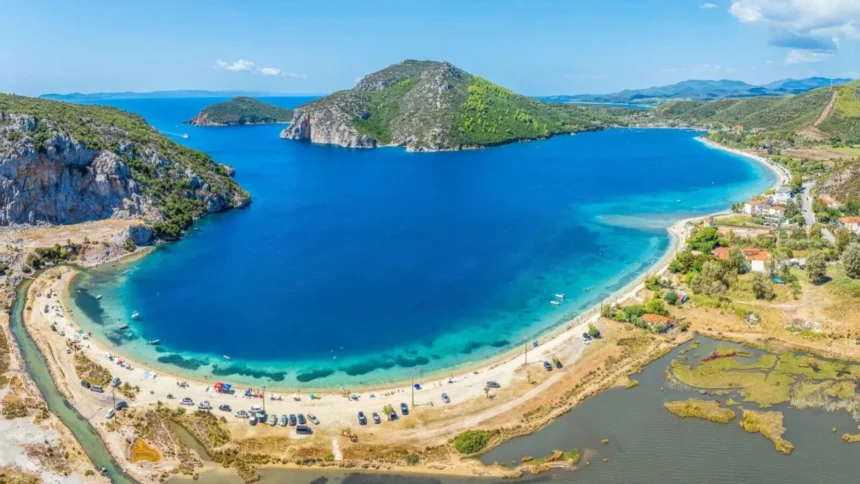video destinatia din grecia preferata de romani isi schimba profilul turistic europenii ii inlocuiesc treptat pe rusi 6a8e03f6d8425