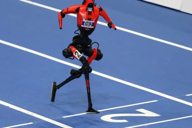video dupa ce au proiectat robotii care alearga mai repede decat usain bolt acum chinezii lucreaza intens la robotii care vor lua locul oamenilor 6a8be3eb270a1
