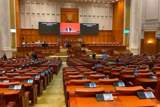 video e mai greu cu deplasarea la parlament in sesiunea extraordinara mai putin de 70 de deputati au fost prezenti fizic la sedinta de azi preferand votul din online 6a7064455c809