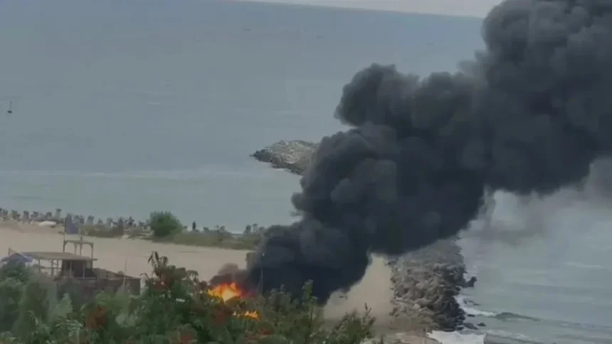 video incendiu pe o plaja din constanta o magazie pentru echipamente de kitesurfing a fost cuprinsa de flacari 6a70371290025