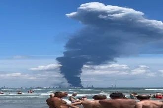 video incendiu puternic in portul midia o nava a luat foc 6a87d5ed66dd2