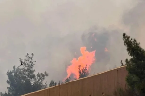 video incendiu puternic intr o zona a greciei preferata si de turistii romani se fac evacuari 6a7de49bd0a52