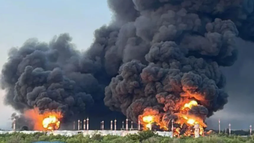 video noapte de foc in rusia dronele ucrainene au lovit baza aeriana engels si marea rafinarie din saratov 6a6eed6d871a4