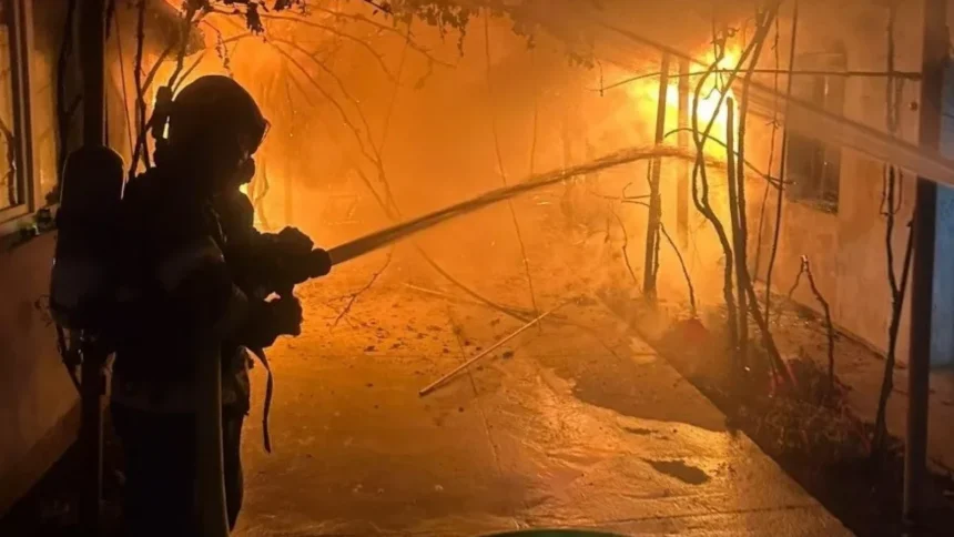 video o femeie din valcea si a aruncat sotul in aer l a incuiat intr o camera si a dat foc apartamentului 6a7b3e17acf4c
