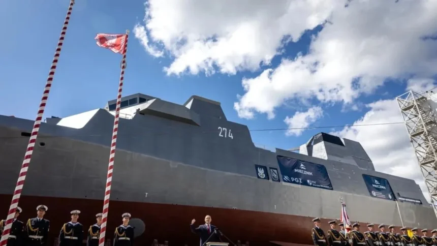 video polonia pune pe apa prima piesa a noii sale flote de razboi orp wicher construita dupa un proiect britanic deschide o noua era militara 6a7e527877477