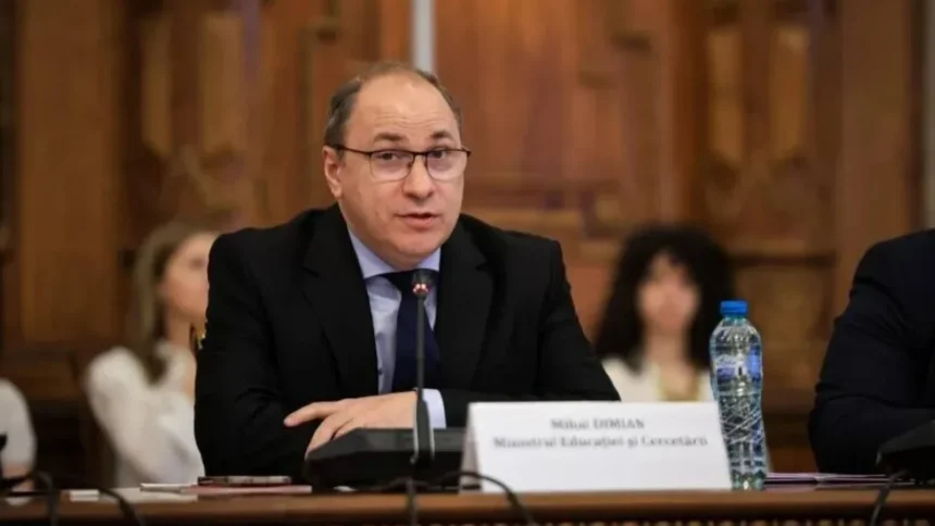 adultii scosi la tabla de ministrul educatiei dupa un mesaj cu subinteles despre rezultatele elevilor la testele pisa 6ad151ef737c0
