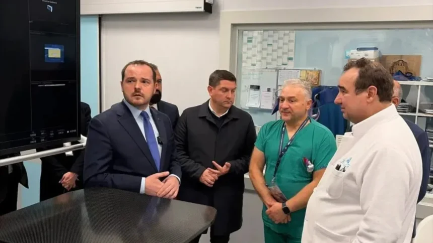 alexandru rogobete a vizitat spitalul in care s au investit 200 de milioane de lei mesajul transmis medicilor foto 6adc86b26346b