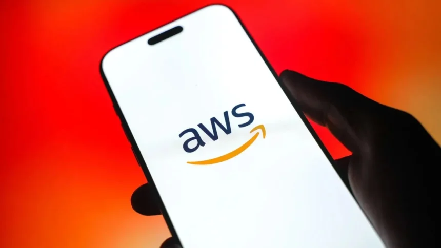 amazon are aproape intreaga capacitate de cloud computing contractata pana la sfarsitul anului 2027 pe fondul cererii uriase pentru inteligenta artificiala 6adf0d8e2ac73