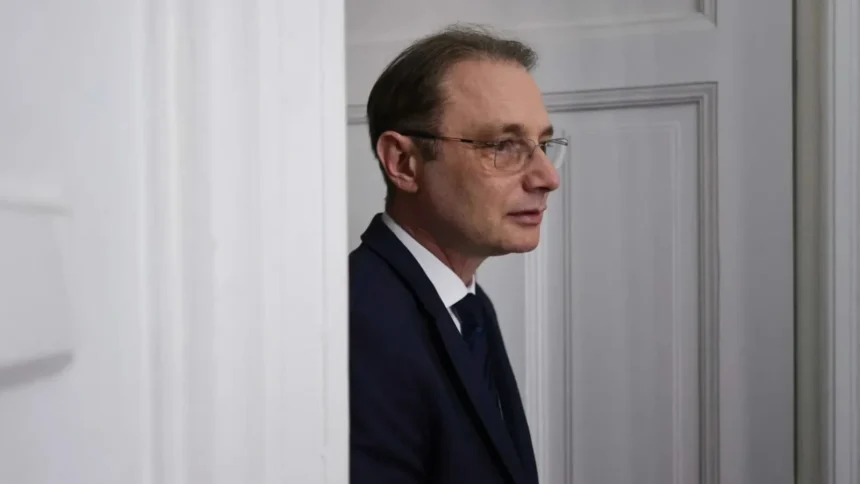 cine este femeia care a fost numita director de cabinet al premierului luca niculescu 6ad91ec3c239d
