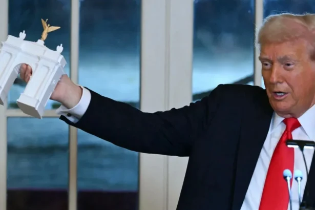 donald trump nu se lasa in ciuda proceselor din instanta vrea sa si faca damblaua si sa ridice un arc de triumf gigantic 6adad2a0be187