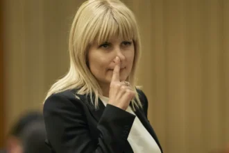 elena udrea le bate obrazul fostilor colegi din pnl dupa ce au sarit in apararea lui bolojan pe astia vreti voi sa ii menajez eu ce imagini publica 6ac202e713552