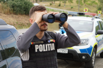 foto doua adolescente au disparut dupa ce au plecat de la cursuri politia cere ajutorul populatiei 6acd053830c10