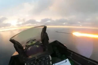 foto mapn a publicat imagini din momentele in care f 16 doboara dronele rusesti deasupra marii negre cum au intervenit avioanele 6ad48f924cc54