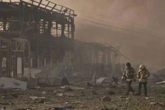 foto rusia loveste tare in kiev a distrus unul dintre cele mai importante poduri ale capitalei 6ac0be1da482a