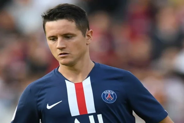 gest impresionant al unui fost jucator de la athletico bilbao manchester united si psg renunta la salariu pentru clubul copilariei 6ad4edea88ff7