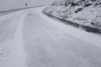 iarna pune stapanire pe transalpina circulatia a fost inchisa temporar din cauza ninsorii 6adf8c11d22b3