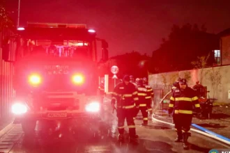 incendiu foarte puternic la baia mare ard generalizat mai multe locuinte improvizate 6ac5c4f28b723
