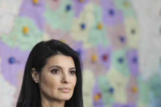 lavinia sandru raspunde atacului lui resitnec si ii cere explicatii lui bolojan functia publica nu este o arma 6ad305e41b402