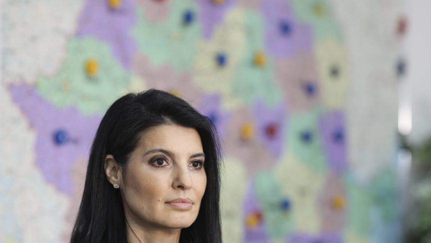 lavinia sandru raspunde atacului lui resitnec si ii cere explicatii lui bolojan functia publica nu este o arma 6ad305e41b402