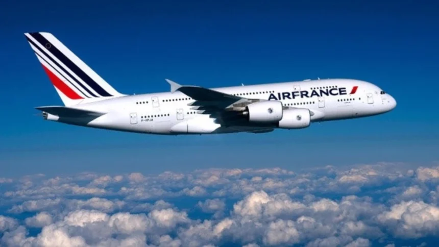 masina la scara avionului intrare separata in aeroport stele michelin se ascute lupta de clasa la bordul avioanelor 6ae0cf723ce92