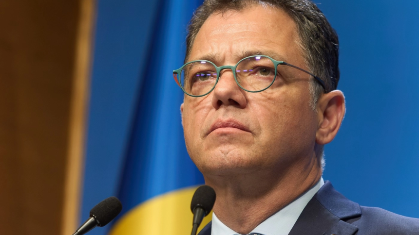 ministrul apararii nationale stefan radu oprea videoconferinta cu militarii romani aflati in misiuni internationale ne faceti mandri 6adb7b7595975