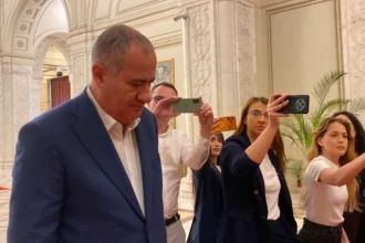 ministrul propus la interne marian neacsu da detalii despre cazul elevului din bistrita care a atacat o profesoara cu un cutit banuiesc ca modelul francez a fost un factor de influenta 6ad65fa2930f9
