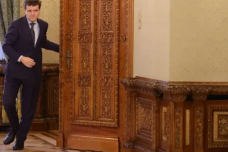 nicusor dan cheama partidele la cotroceni va desemna un nou premier asul din maneca presedintelui il reprezinta amenintarea alegerilor anticipate 6ac3232a28e4d