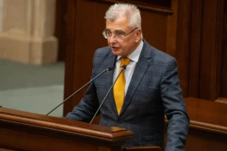 petrisor peiu liderul senatorilor aur gazul e de 24 de ori mai scump in europa decat in america prostia si domnia se platesc scump 6ae1ccae6dd56