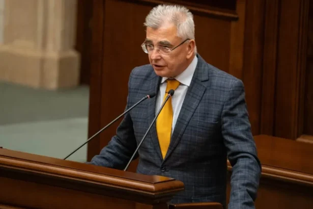 petrisor peiu liderul senatorilor aur gazul e de 24 de ori mai scump in europa decat in america prostia si domnia se platesc scump 6ae1ccae6dd56