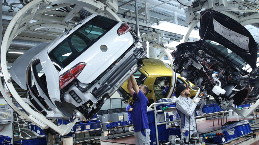 plan radical la volkswagen inghetarea salariilor celor 660 000 de angajati globali pana in 2030 6ad643889ee3c
