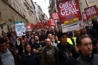 protestele continua si in portugalia din cauza crizei locuintelor se pune la cale blocarea tarii printr o greva generala 6add2140cd0c9