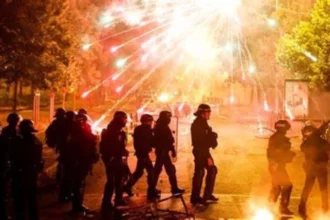 protestele iau amploare in franta seful politiei din paris afirma ca miscarea de protest a elevilor a scapat de sub control 6ac16361611d2