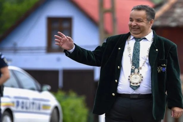 regele dorin cioaba si a dus varul in instanta dupa ce ar fi fost amenintat cu moartea imi este teama de el nu mai merg singur hai la judecata tiganeasca 6abe3aeaf205a