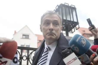 scandalul din albania se apropie de florian coldea fosta sefa a serviciului secret arestata la domiciliu iar numele generalului intra in discutie 6ac67f2bc8aa0