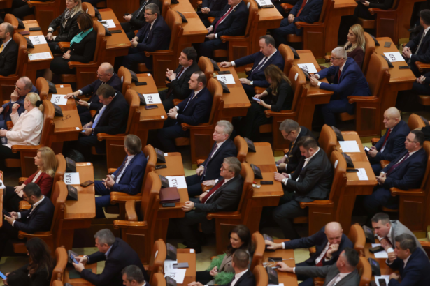 se naste votul prin proxy in camera deputatilor si senat nu se poate folosi la motiuni de cenzura suspendarea presedintelui sau arestarea parlamentarilor propunere legislativa 6abe5721b42d1
