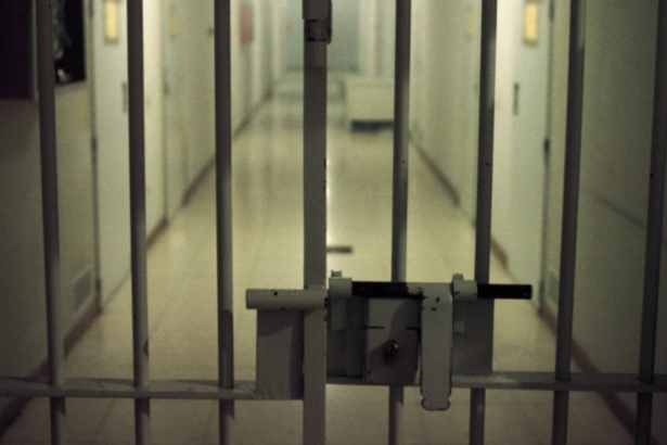 surse un detinut de 31 de ani gasit mort in celula la penitenciarul arad executa o pedeapsa de 16 ani si 8 luni pentru viol 6ad8d87798e97