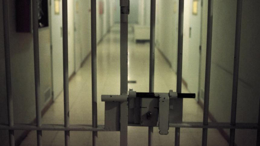 surse un detinut de 31 de ani gasit mort in celula la penitenciarul arad executa o pedeapsa de 16 ani si 8 luni pentru viol 6ad8d87798e97