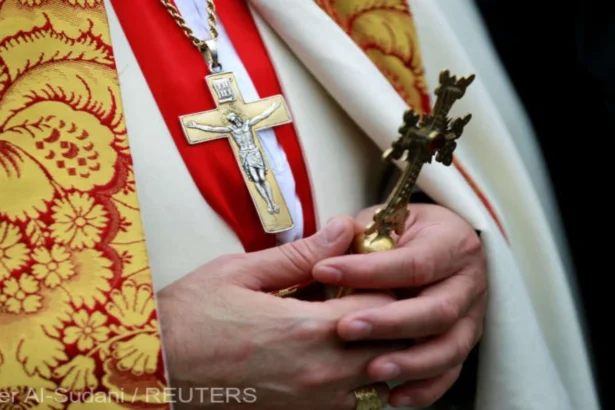 tragedie intr o biserica din ecuador un preot a murit dupa ce crucea din spatele altarului s a prabusit peste el slujba era transmisa live pe facebook 6ad4d5d0b5786
