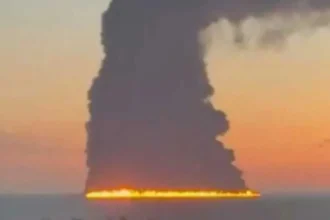 ucraina a lovit un petrolier in largul coastelor de sud ale rusiei incendiu urias si fum negru deasupra orasului soci 6ac59aa59a152